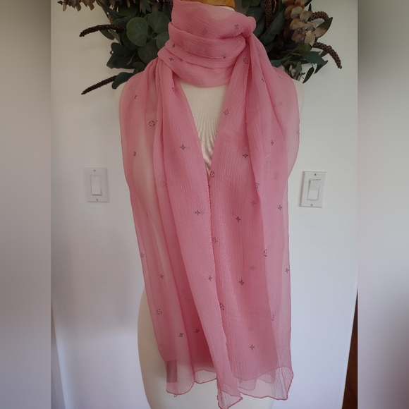 Louis Vuitton Petite Monogram Etole Stole - Picture 1 of 9